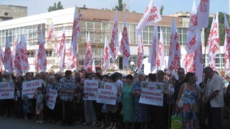 Фоторепортаж о митинге у горсовета против строительства заправки