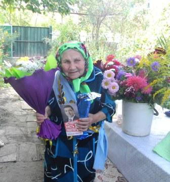 Александр Макаров поздравил жительницу села Пархоменко с 90-летием